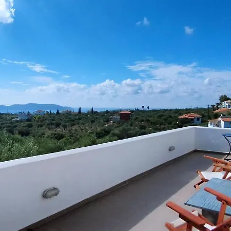 Villa Liofyto - Stylish With Views To Foinikounda Bay