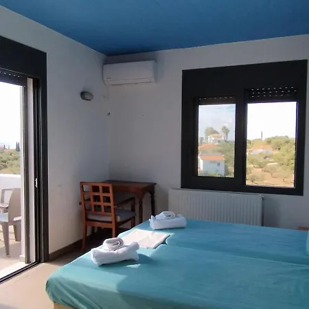 Villa Liofyto - Stylish With Views To Foinikounda Bay *