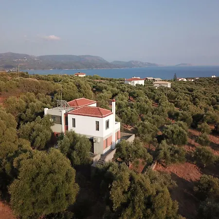 Villa Liofyto - Stylish With Views To Foinikounda Bay