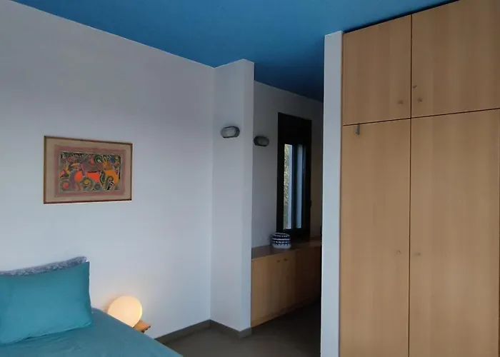 Villa Liofyto - Stylish With Views To Foinikounda Bay *