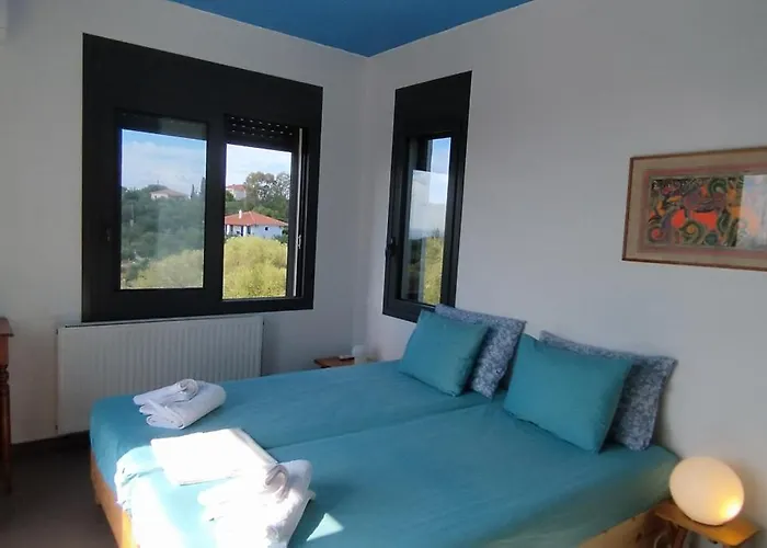 Villa Liofyto - Stylish With Views To Foinikounda Bay