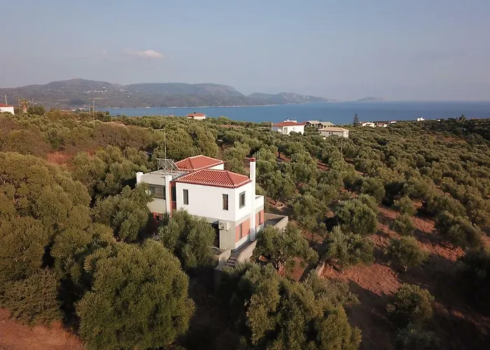 Villa Liofyto - Stylish With Views To Foinikounda Bay